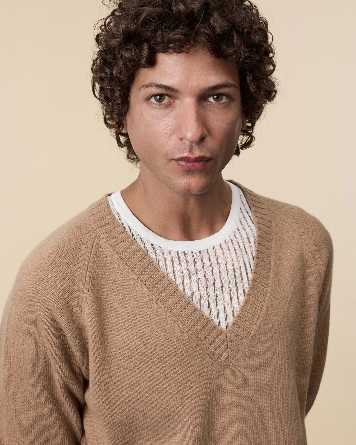 Men's Camel cashmere V-neck - Image 3