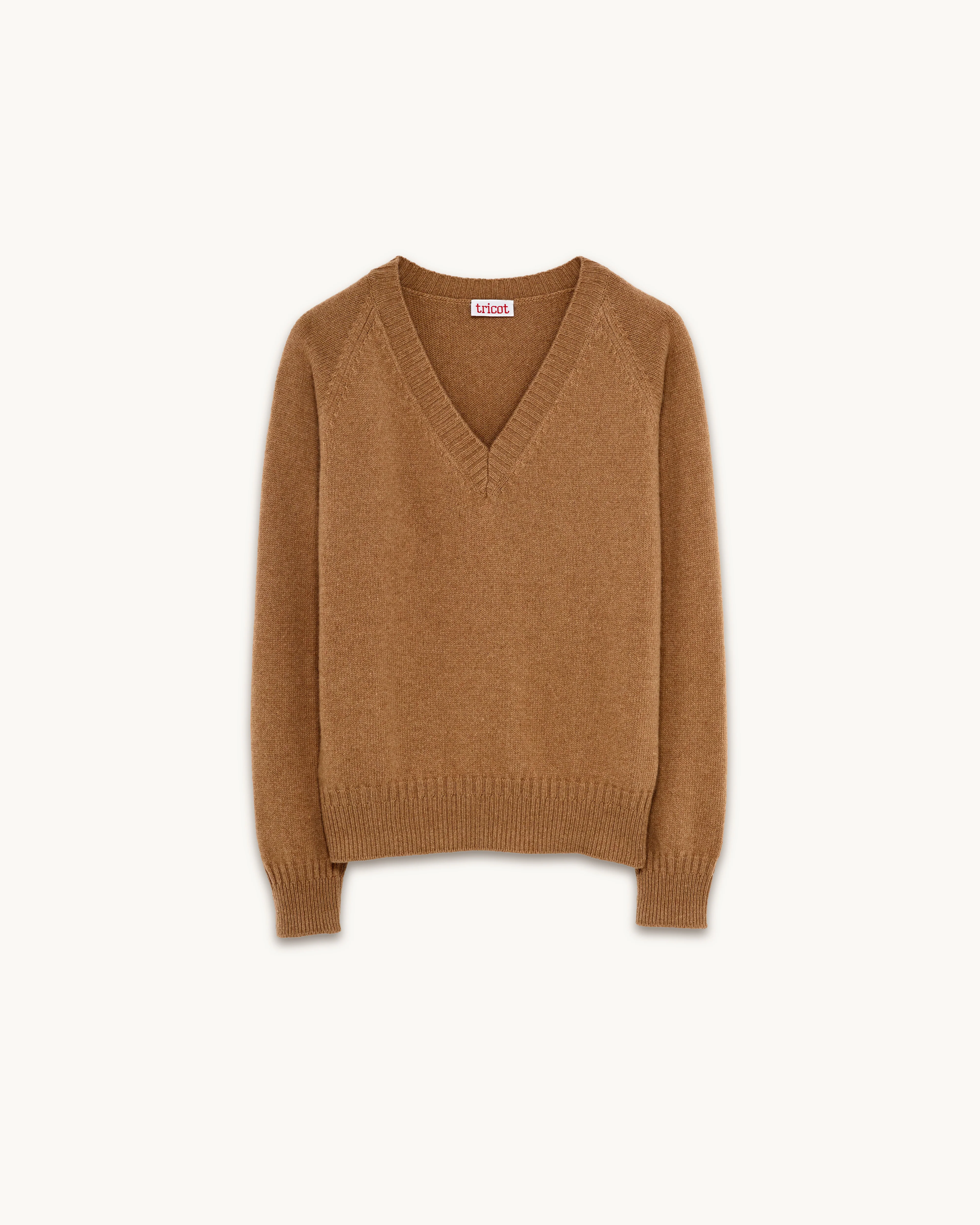 Women's Camel cashmere V-neck - Image 4