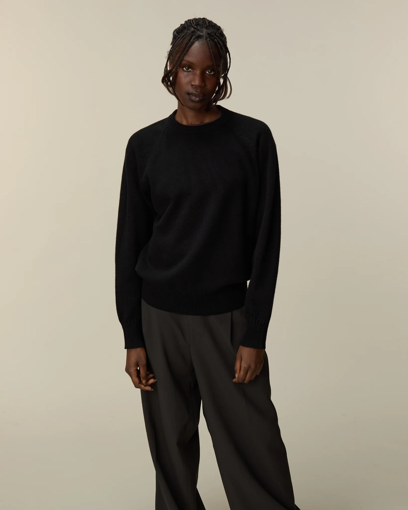 Women's cashmere crewneck sweater in Black - Image 3