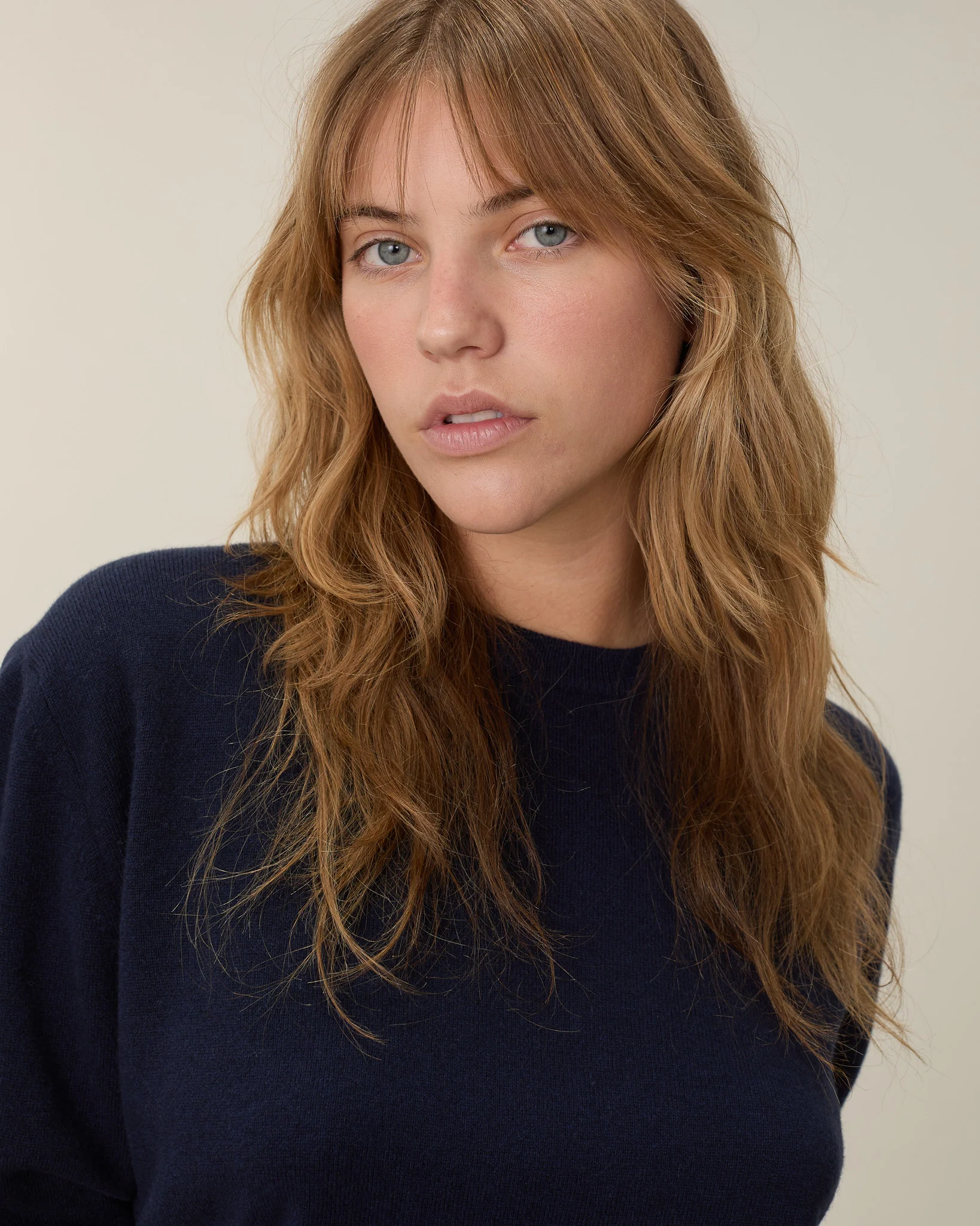 Women's Dark navy lightweight cashmere crewneck - Image 3