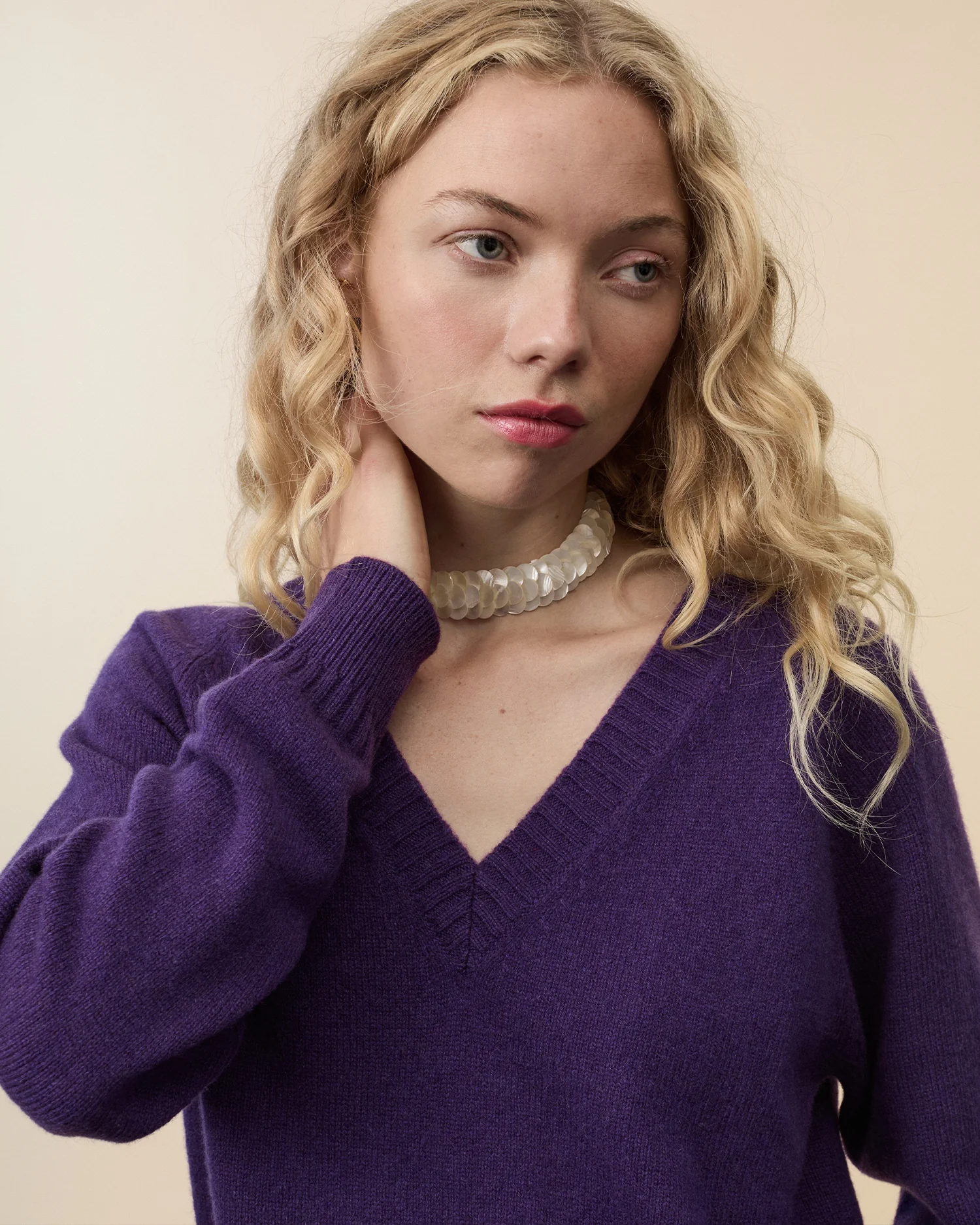 Women's Léo Purple Cashmere V-Neck - Image 3
