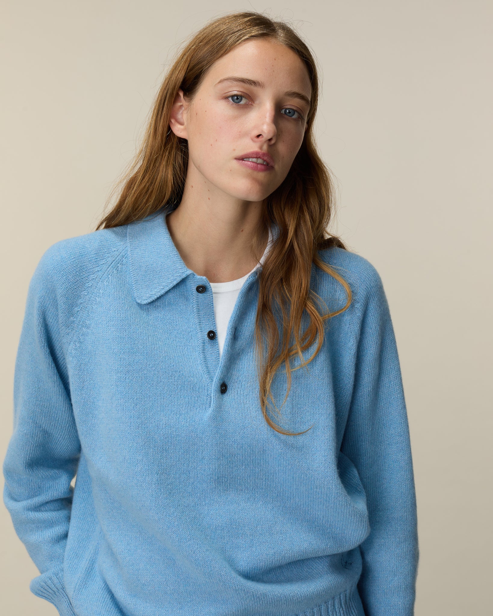 Women's cashmere polo in Nina's blue - Image 3