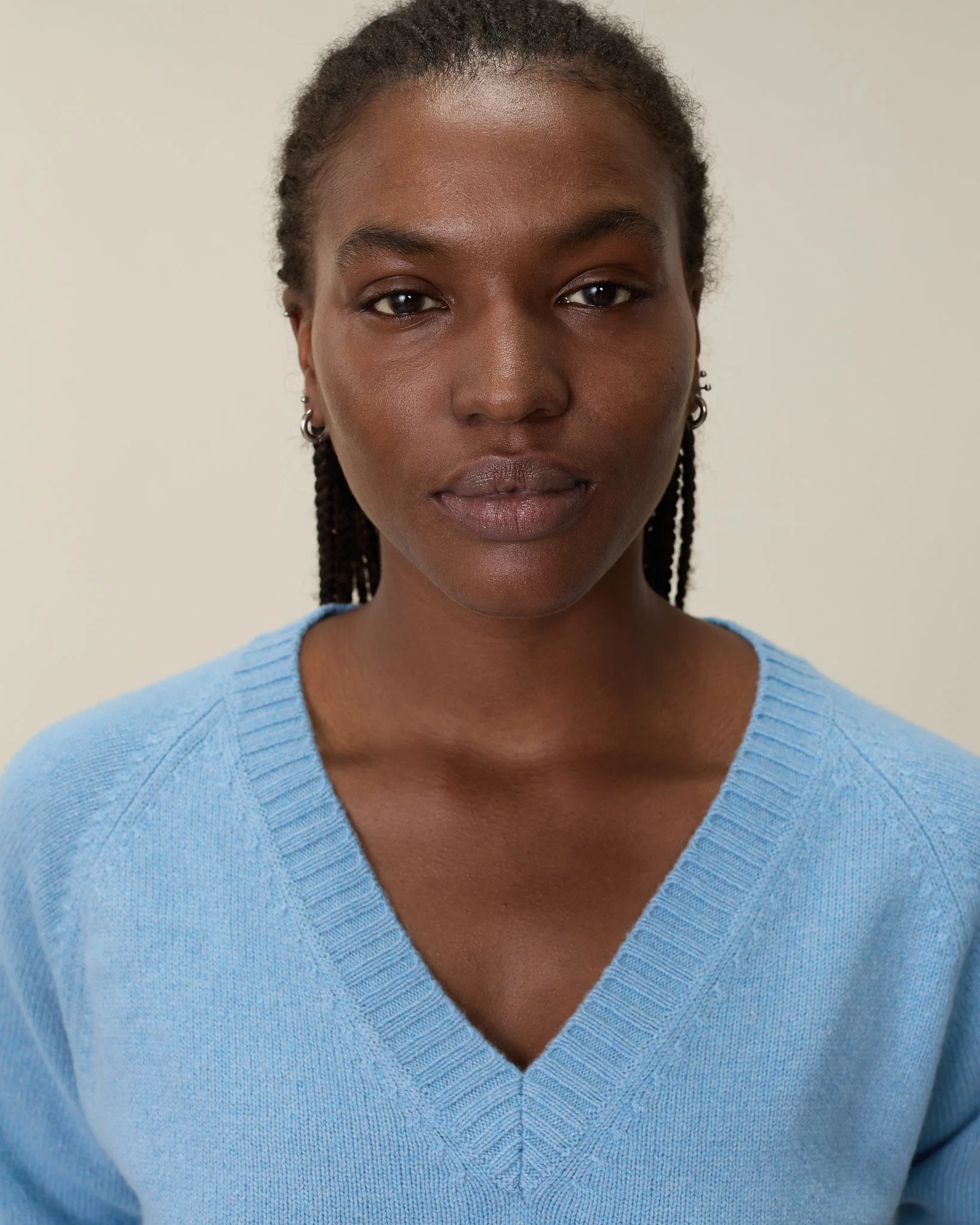 Women's Nina's blue cashmere V-neck - Image 3